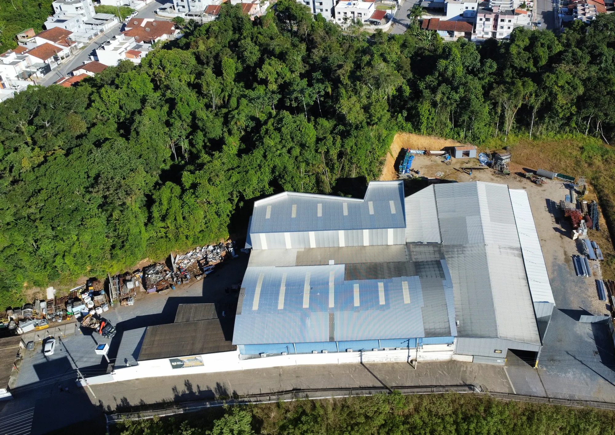Vista aérea do parque fabril da 100% Metais em Brusque